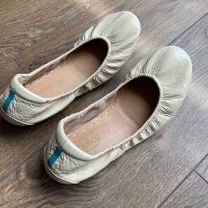 Tieks flats
